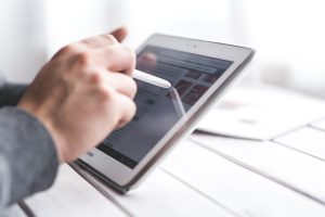 Lire la suite à propos de l’article Le bug érotique : Quand les algorithmes croient savoir ce qu’on aime